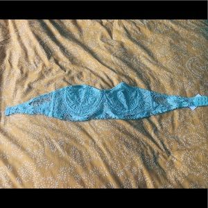 Free falling lacy bandeau